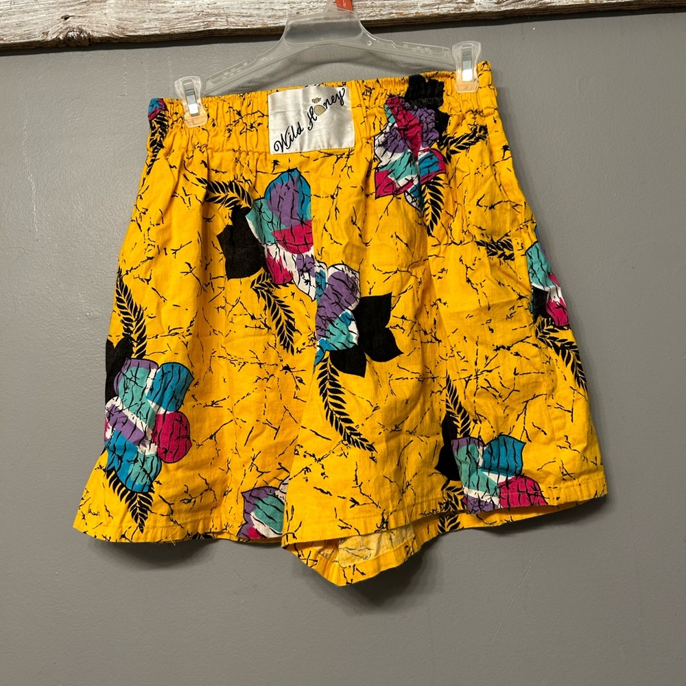 Vintage Wild honey vibrant colorful tropical shorts 100% Cotton size large